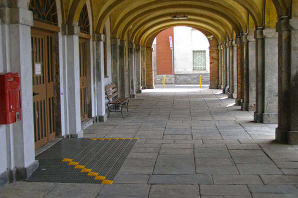 rampa sotto un portico